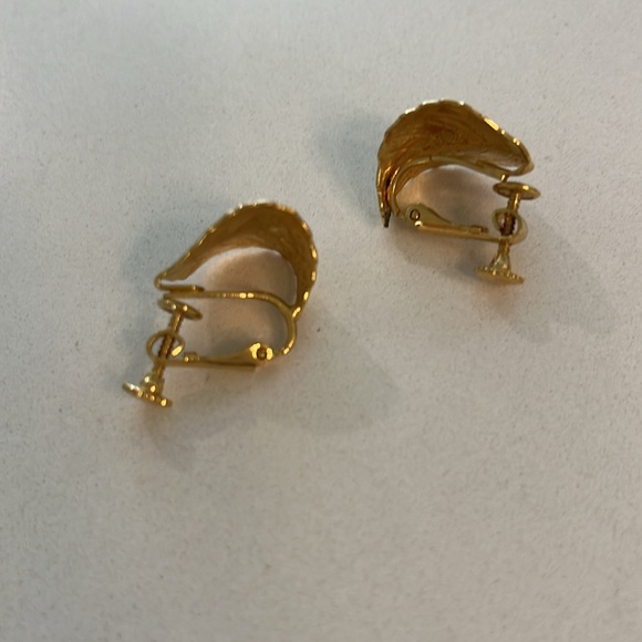 Vintage Signed Napier Gold Tone Leaf Screw Backs Earrings - Picture 3 of 3